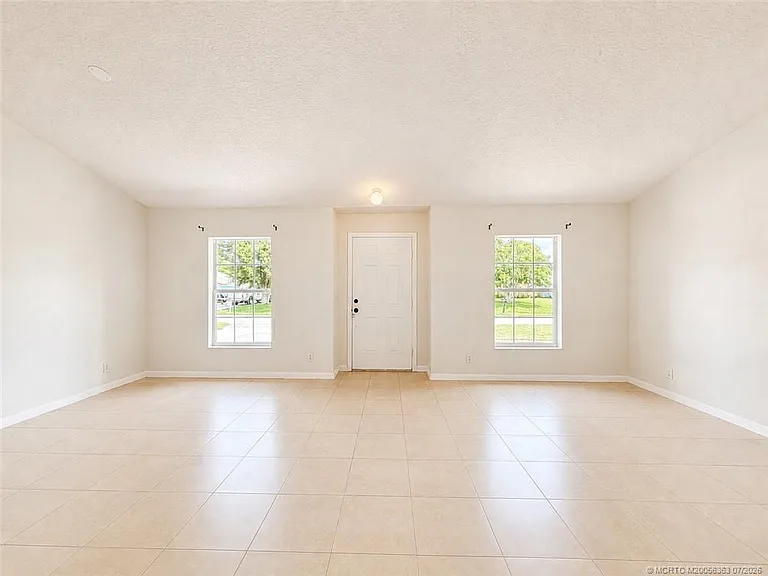 756 SE Lansdowne Ave — Photo 6