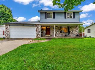 310 Airport Dr, Holly, MI