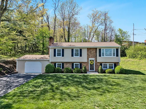 4527 Tanglewood Ln, Roanoke, VA 24018