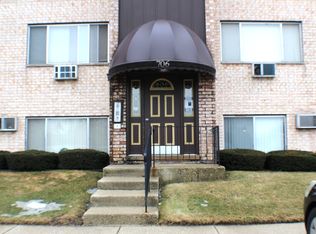 706 W Ivanhoe Ln APT 2A, Mount Prospect, IL 60056
