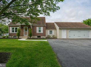 32 E Charles St, Wernersville, PA 19565