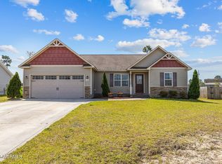 406 Bristol Ln, Hubert, NC 28539