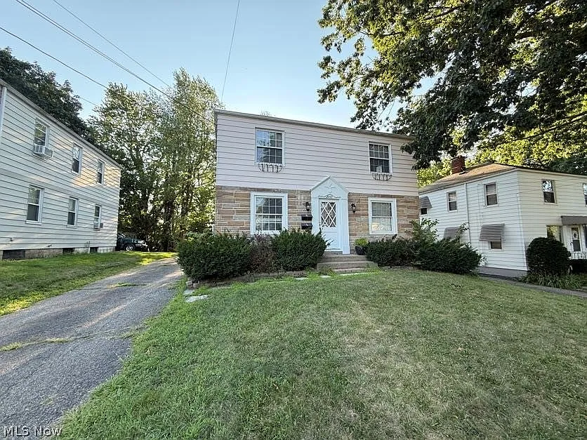 2 bed, 868 sqft, $1,000 — Photo 1