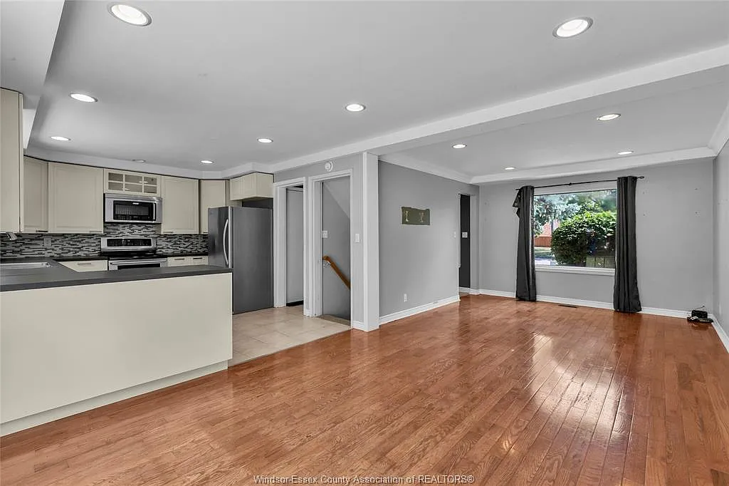 4 bed, $2,500 — Photo 3