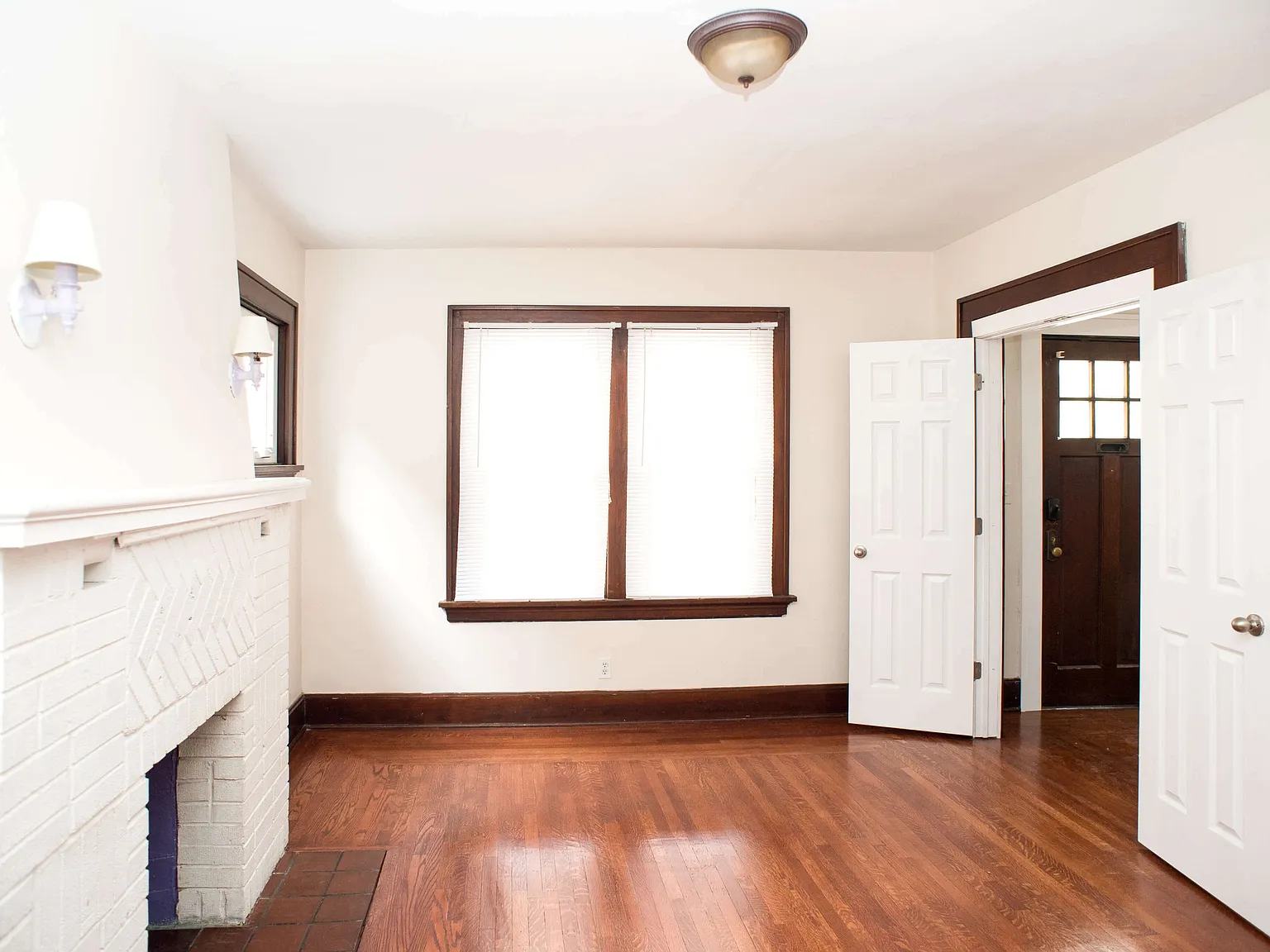 2350 Chickasaw St — Photo 2