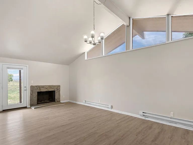 667 E Clarion Dr #D — Photo 3