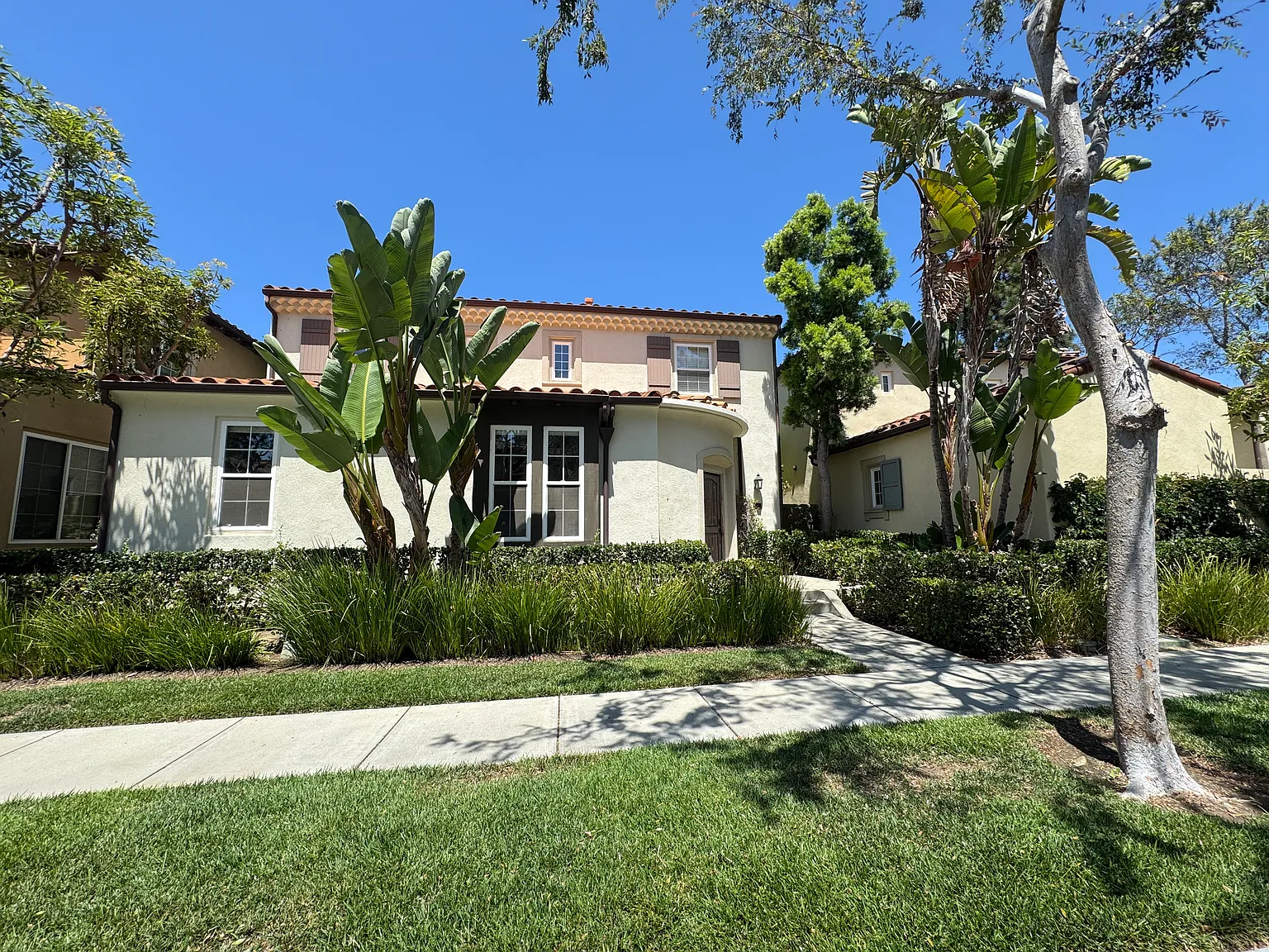 3 bed, 2.5 bath, 1350 sqft, $4,660 — Photo 1