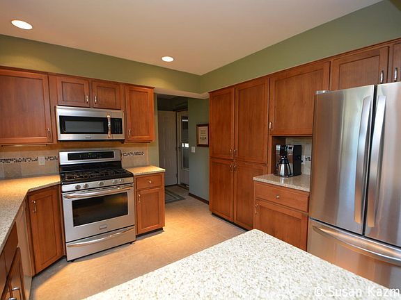 4th image of 2883 Michael Dr