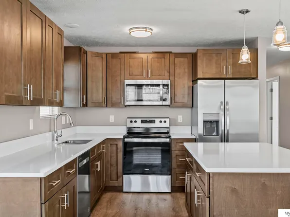 1820 Spring Meadow Dr, Lincoln, NE 68521