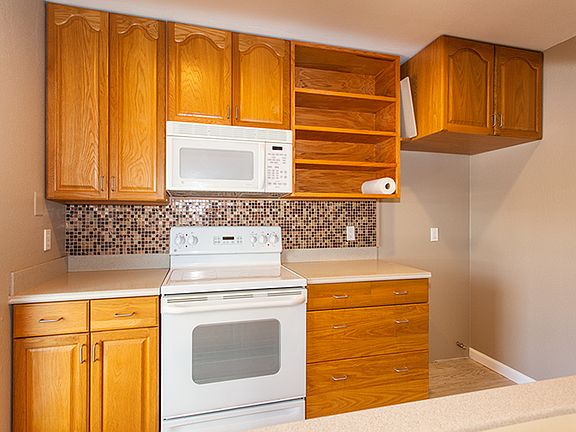 4th image of 16 Mariner Village Dr