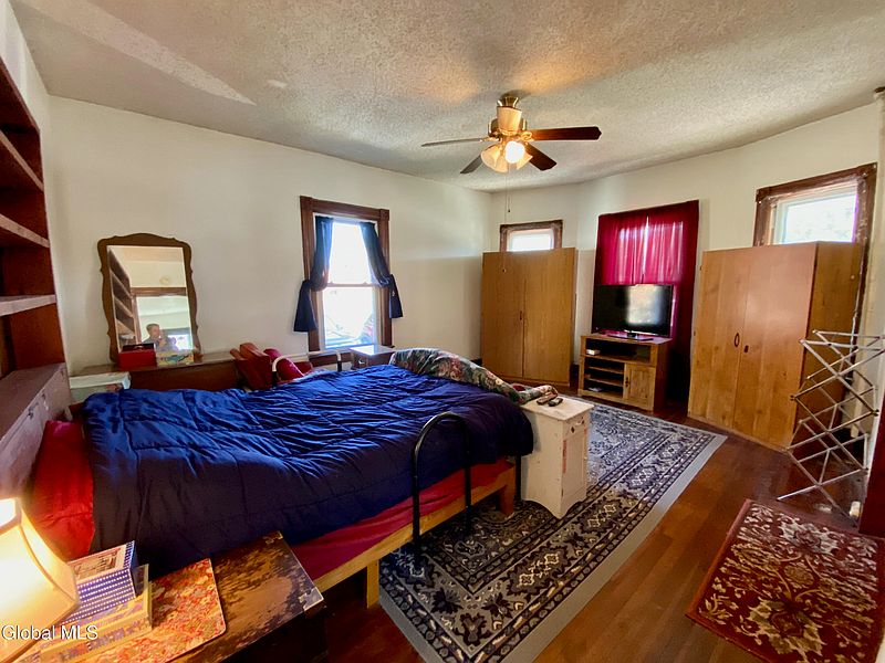 4th image of 40 Voorheesville Avenue
