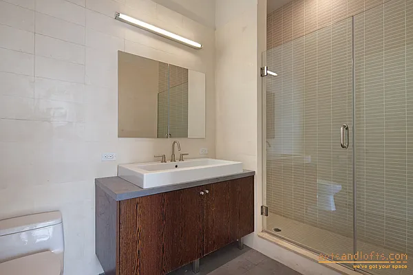 Sold by aptsandlofts.com | media 27