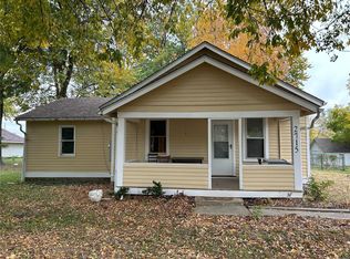 2715 Greenwood Ln, Godfrey, IL 62035