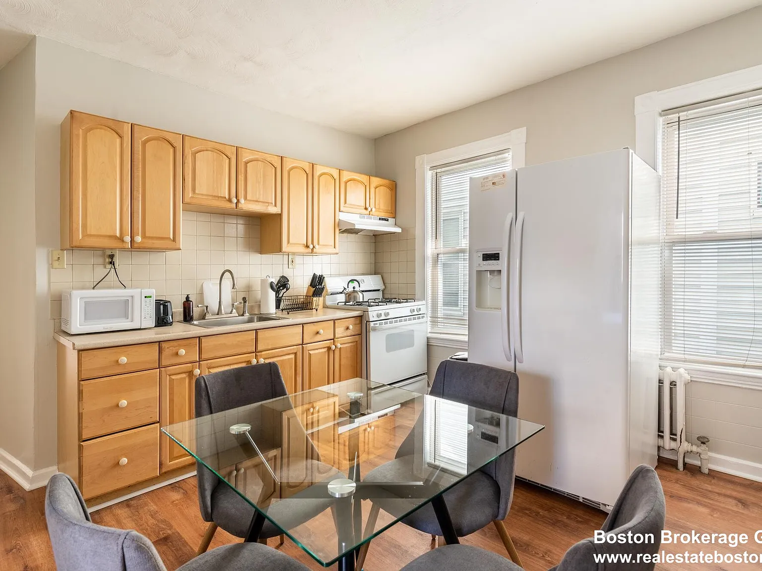 3 bed, 999 sqft, $2,800 — Photo 1