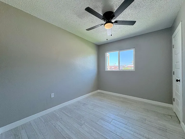 4918 Tetons Dr — Photo 14