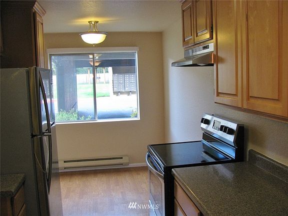5th image of 220 Newport Way NW #E39