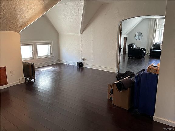 5th image of 425 Richmond Ave APT 3