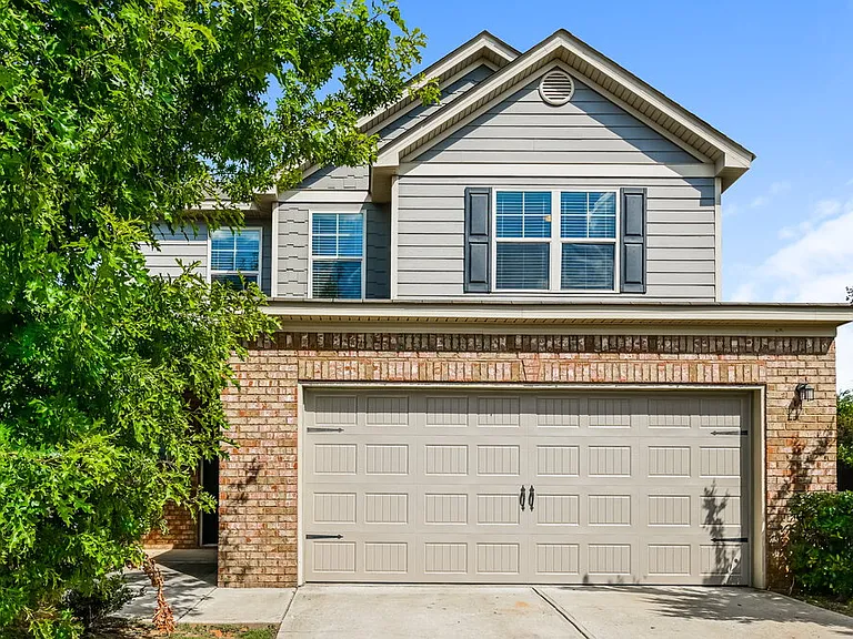 221 Magnaview Dr — Photo 1