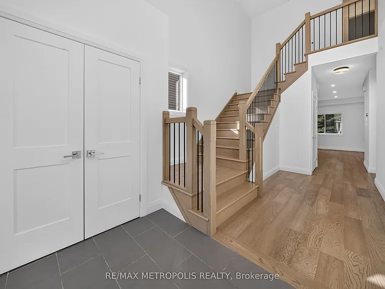 55 Russ St — Photo 2