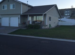 703 Terry Ln, Selah, WA 98942