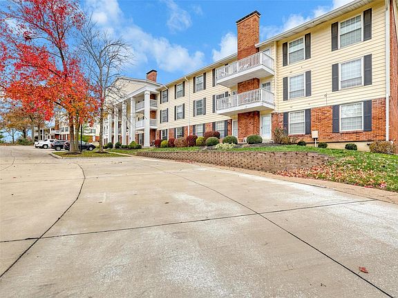 3rd image of 15631 Hedgeford Ct APT 18