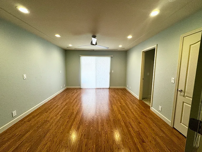 909 Saint Ann Dr — Photo 14