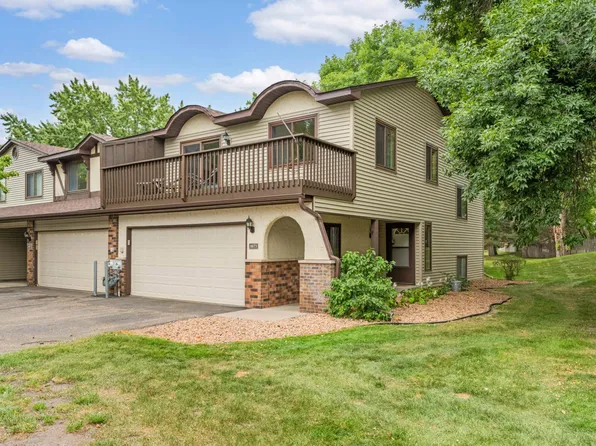 8673 Maplebrook Pkwy N, Brooklyn Park, MN 55445