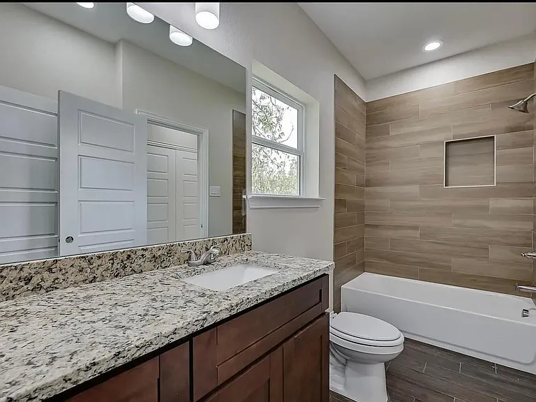 1707 Ash Crescent St — Photo 17
