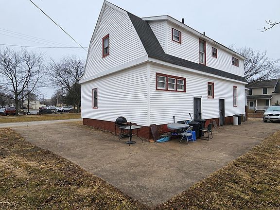 3rd image of 620 Meredith St