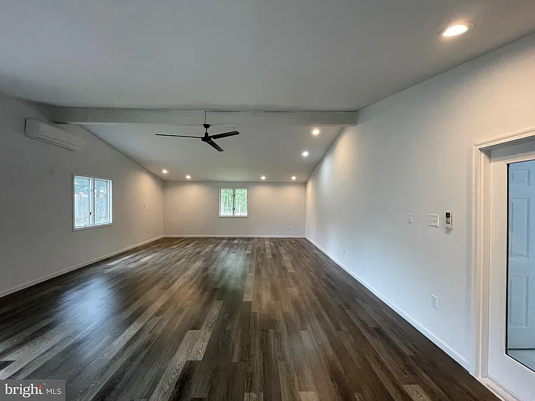 802 Salem Ct — Photo 9