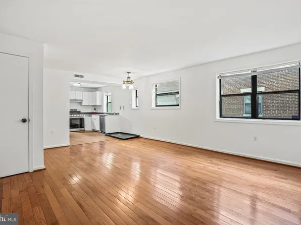 3281 15th Pl SE APT 202, Washington, DC 20020
