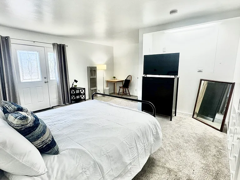 810 Miller Ave — Photo 9