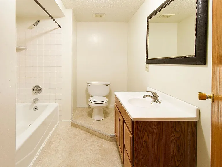 1910 Feronia Ave — Photo 4