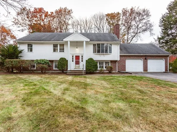 50 Oak Ridge Ln, Bridgewater, MA 02324