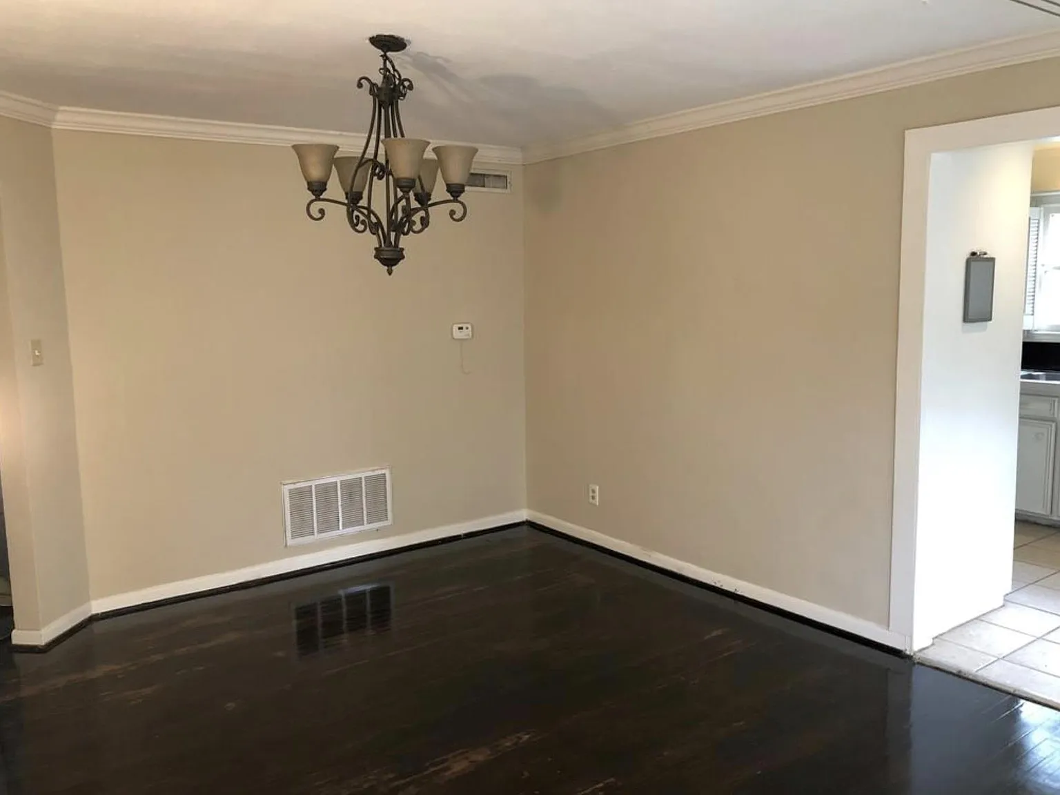 4 bed, 2.0 bath, 2572 sqft, $3,150 — Photo 3
