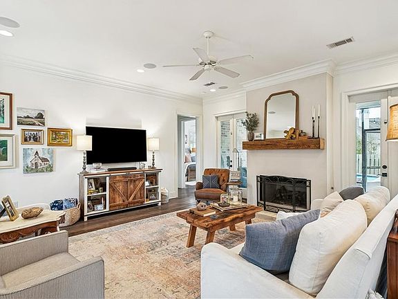 5th image of 218 W Longview Ct