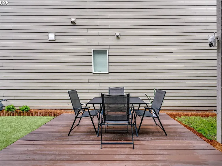 1138 SE Bianca St — Photo 12