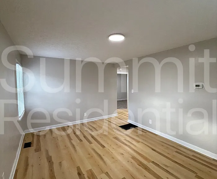 3005 Linwood Ave — Photo 3