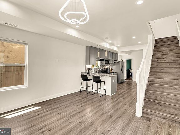 3rd image of 1002 58th Ave