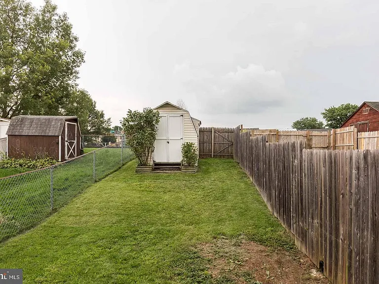 453 Berry Ct — Photo 17