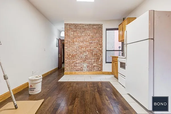 Rented by Bond New York | media 23