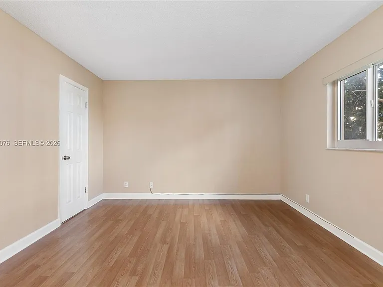 301 NE 14th Ave #307 — Photo 17