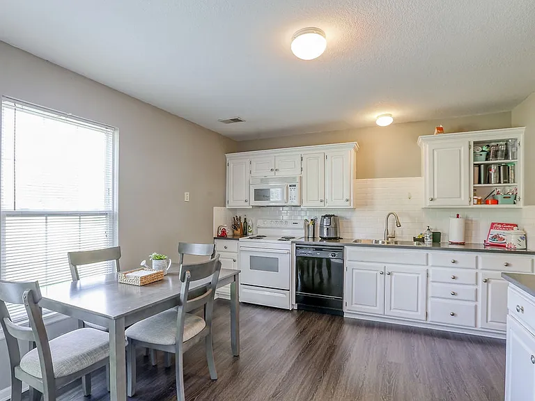 234 SW Chartwell Cir #234 — Photo 9