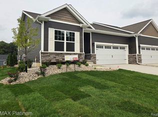856 Oakwood Cir #44, Fenton, MI 48430