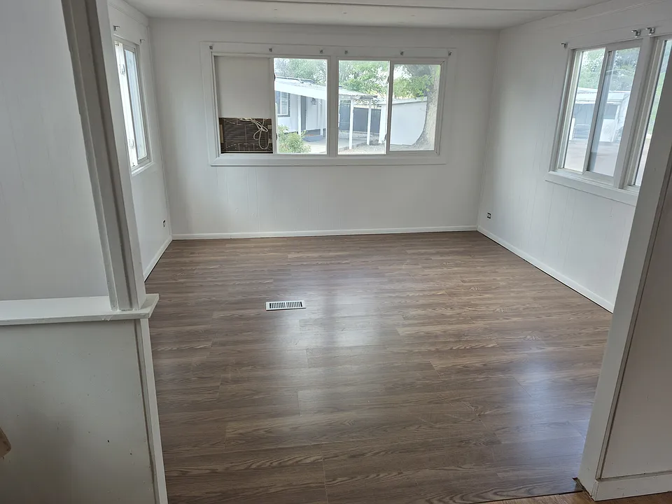 2375 E Main St #4