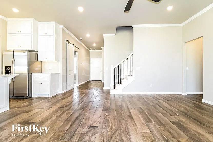 4 bed, 3.0 bath, 2500 sqft, $2,815 — Photo 2