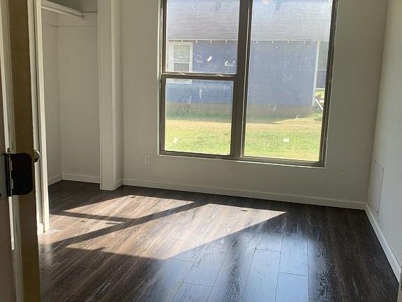 3rd image of 225 N Elm St