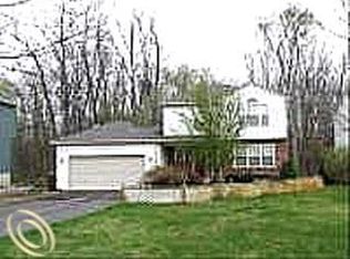 3230 Silver Ct, Wixom, MI 48393
