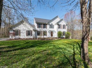 855 Whisperwood Ln, Aurora, OH 44202