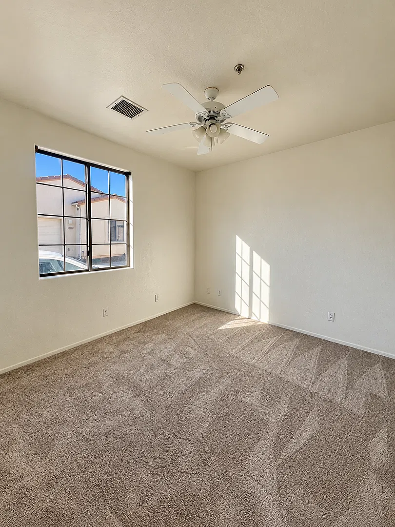 Unfurnished, 1-year long-term rental — Photo 4